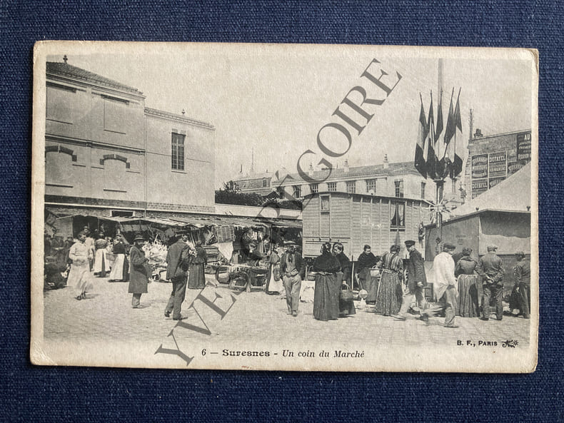 CARTE POSTALE-SURESNES-UN COIN DU MARCH&Eacute;. 