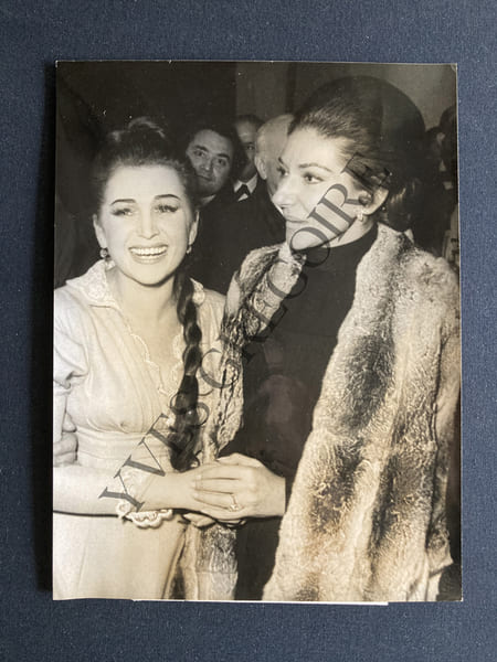 PHOTOGRAPHIE-PHOTO DE PRESSE-MARIA CALLAS ET GALINA VICHNEVSKAIA-1969-OPERA DE PARIS. MARIA CALLAS