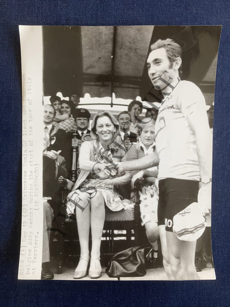 PHOTOGRAPHIE-EDDY MERCKX-TOUR D'ITALIE 1973-PRINCESSE PAOLA DE LIEGE. 