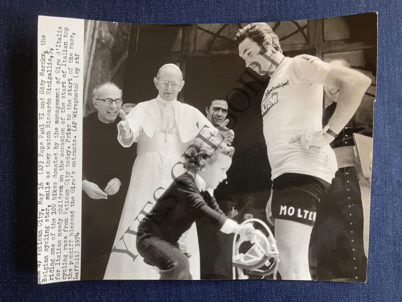 EDDY MERCKX AU VATICAN-PHOTOGRAPHIE-TOUR D'ITALIE-1974. 