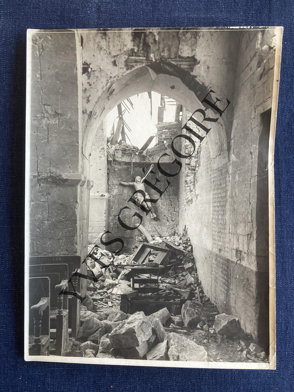 PHOTOGRAPHIE-EGLISE PRES DE ROYE (SOMME)-PREMIERE GUERRE MONDIALE. 