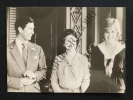 PHOTOGRAPHIE-LE PRINCE CHARLES ET LADY DIANA SPENCER POSENT EN COMPAGNIE DE LA REINE ELISABETH. 
