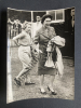 PHOTOGRAPHIE-ROYAL VISITORS TO THE POLO MATCH-ELIZABETH 2 ET LA PRINCESSE ANNE-1961. 