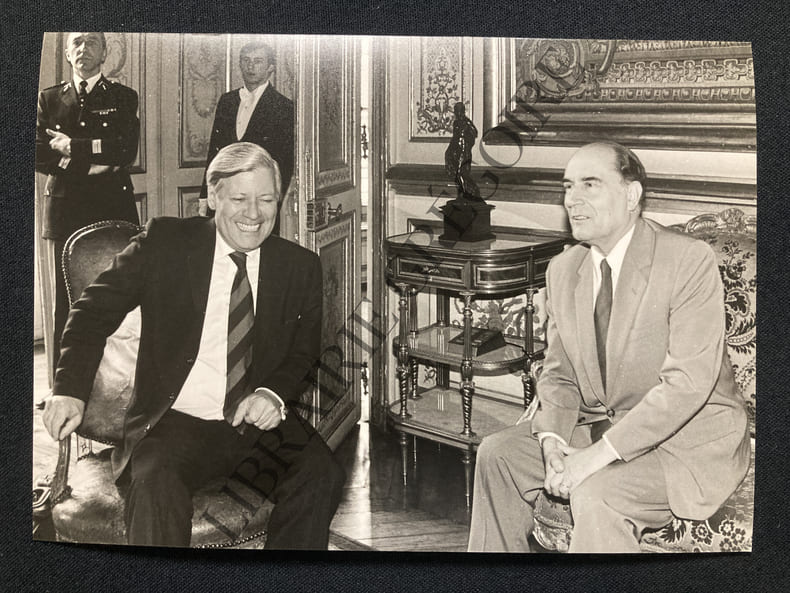 PHOTOGRAPHIE-HELMUT SCHMIDT ET FRANCOIS MITTERRAND-24 MAI 1981. 