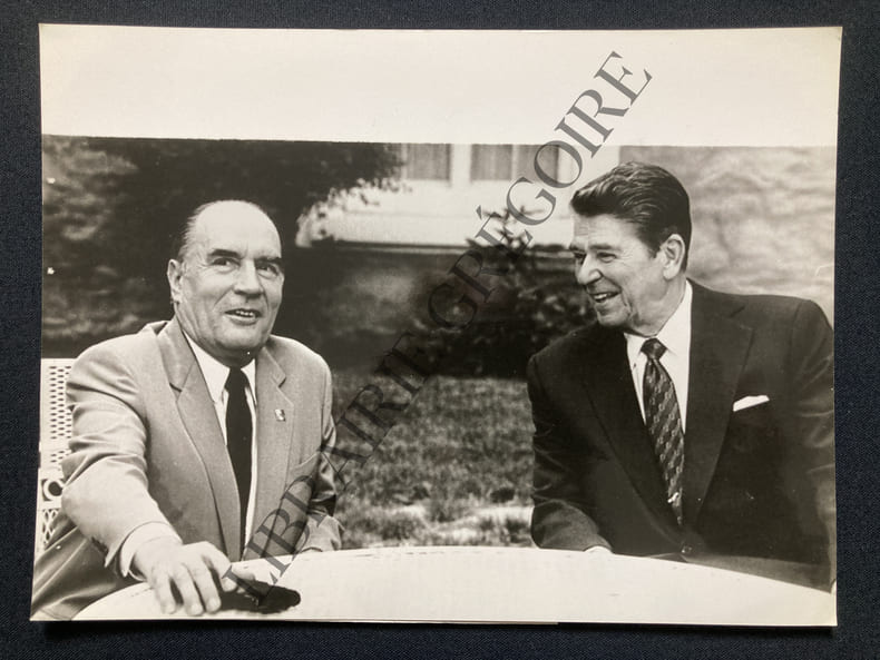 FRANCOIS MITTERRAND-RONALD REAGAN-OTTAWA LE SOMMET ECONOMIQUE-PHOTOGRAPHIE-20 JUILLET 1981. 