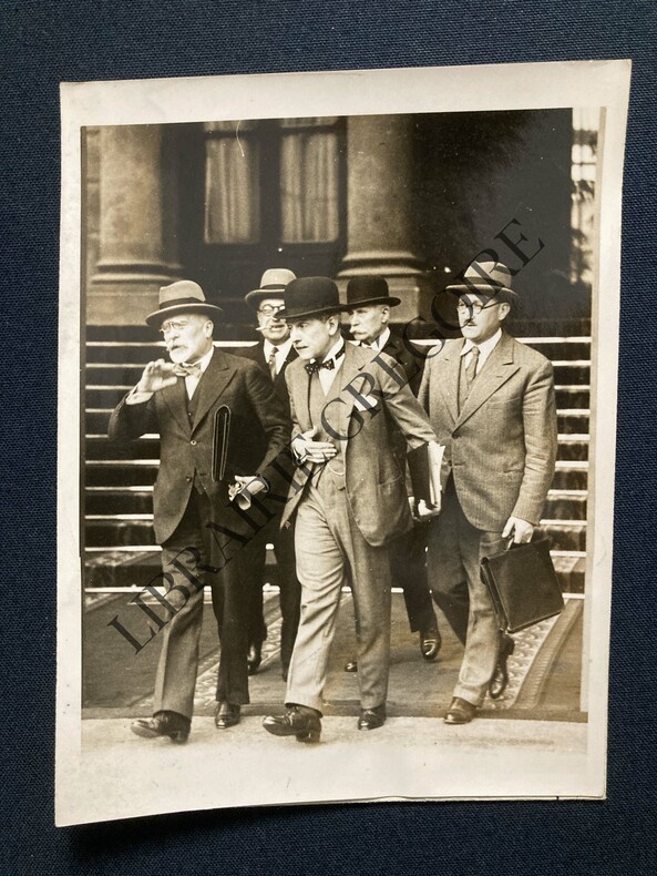 PHOTOGRAPHIE-SORTIE DE L'ELYSEE-17 AVRIL 1934-BARTHOU-PIETRI-TARDIEU-PETAIN	. 