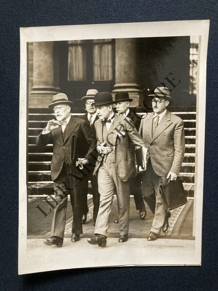 PHOTOGRAPHIE-SORTIE DE L'ELYSEE-17 AVRIL 1934-BARTHOU-PIETRI-TARDIEU-PETAIN	. 