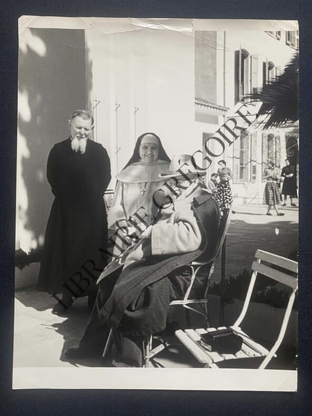 HENRI MATISSE DANS LE JARDIN DE LA CHAPELLE DE VENCE. HELENE ADANT