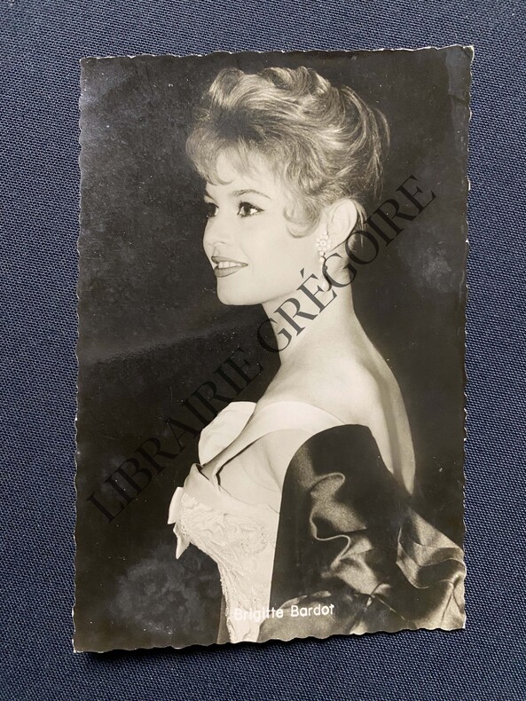 CARTE POSTALE BRIGITTE BARDOT. BRIGITTE BARDOT