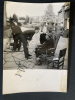 PHOTOGRAPHIE MICHEL SIMON SUR LE TOURNAGE DE "SIMENON" DE JEAN-FRANCOIS HAUDUROY-STUDIO JACQUES CHEVALLIER. 