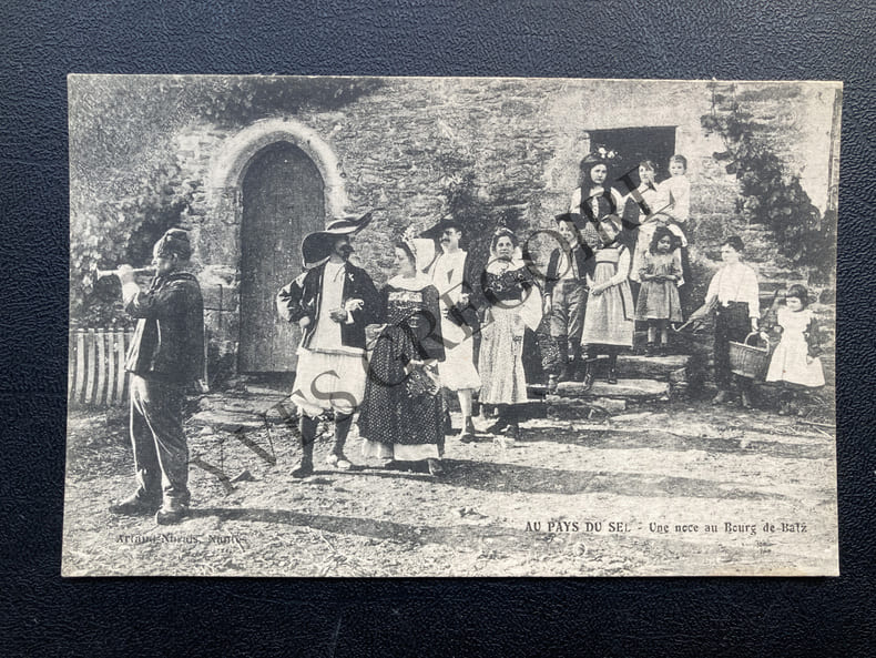 UNE NOCE AU BOURG DE BATZ-CARTE POSTALE. 