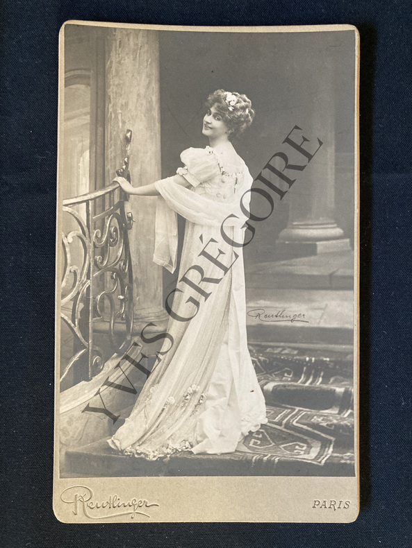 SOPHIE DE GRECE (1870-1932) PHOTOGRAPHIE REUTLINGER. 