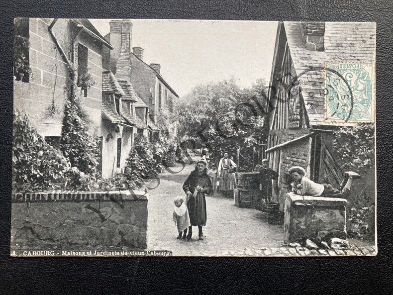 CABOURG-MAISONS ET JARDINETS DU VIEUX CABOURG-CARTE POSTALE. 
