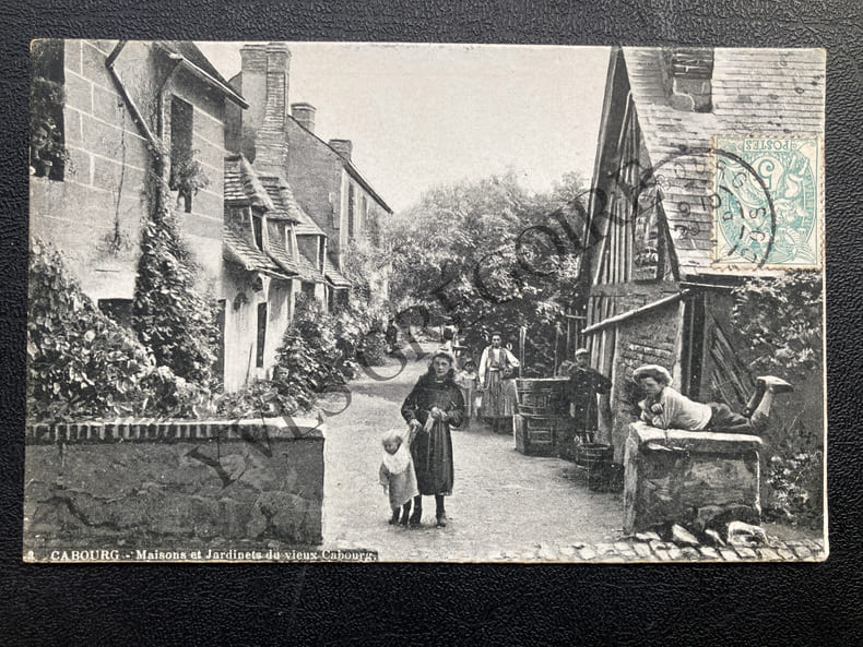 CABOURG-MAISONS ET JARDINETS DU VIEUX CABOURG-CARTE POSTALE. 