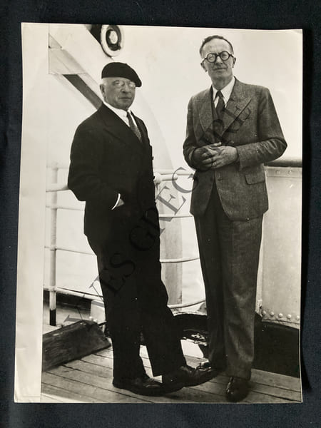 PHOTOGRAPHIE DOCTEUR CARREL ET JEAN GIRAUDOUX SUR LE PAQUEBOT ILE DE FRANCE EN 1939. 