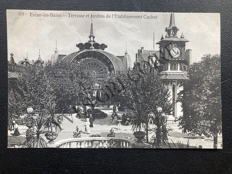EVIAN LES BAINS-TERRASSE ET JARDINS DE L'ETABLISSEMENT CACHAT-CARTE POSTALE. 