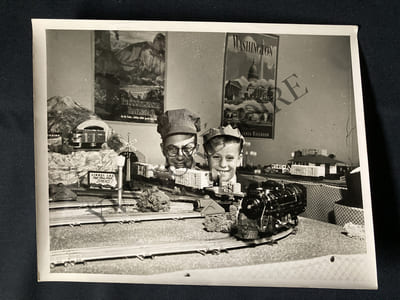 FOR MEN ONLY-TOY TRAINS-7 PHOTOS-JUSTIFICATIF
