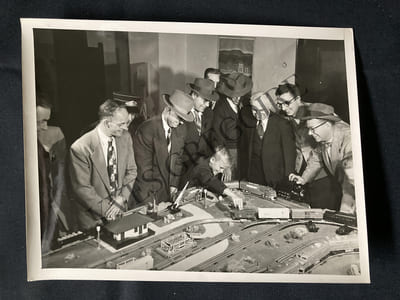 FOR MEN ONLY-TOY TRAINS-7 PHOTOS-JUSTIFICATIF