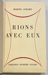 Rions avec eux.