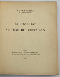 En regardant au fond des crevasses.
