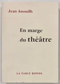 En marge du théâtre.