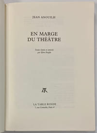 En marge du théâtre.