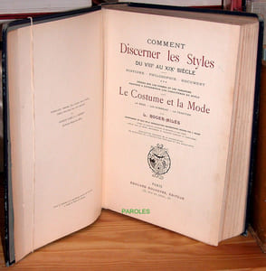 Comment discerner les styles du VIIIe au XIXe siècle - Histoire - Philosophie -  Document - [Tome 3] - Etudes sur les formes et les variations propres à déterminer les caractères du style dans le costume et la mode - La mode - Les symboles - La tradition.