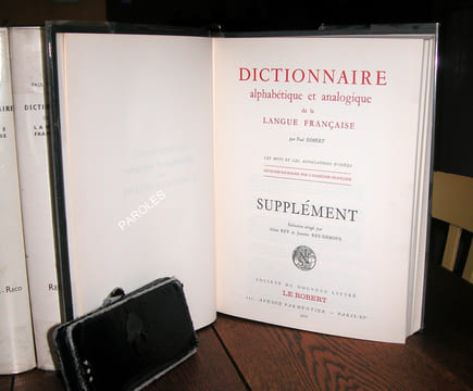 Dictionnaire alphabétique et analogique de la langue française - Les mots et les associations d'idées. . ROBERT (Paul)