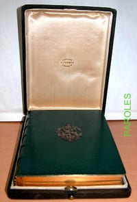 Livre de prières illustré à l'aide des ornements des manuscrits du Moyen Age.