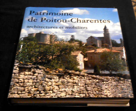 Patrimoine de Poitou-Charentes architectures et mobiliers. Charlotte Pon-Willemsen, Thierry Allard, Yves-Jean Riou, Geneviève Renaud- Romieux, ...