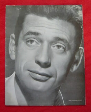 Programme de récital Yves Montand accompagné par Bob Castella et son ensemble avec Freddy Balta à l'accordéon et Henri Crolla à la guitare; Lucien ...