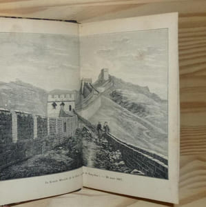 Pékin, Yeddo, San Francisco. Voyage autour du monde. Ouvrage enrichi de quatre cartes et de quinze gravures-photographies par Deschamps. Deuxième édition, Paris, Plon, 1872.