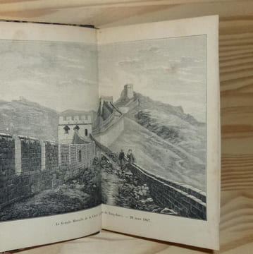 Pékin, Yeddo, San Francisco. Voyage autour du monde. Ouvrage enrichi de quatre cartes et de quinze gravures-photographies par Deschamps. Deuxième ...