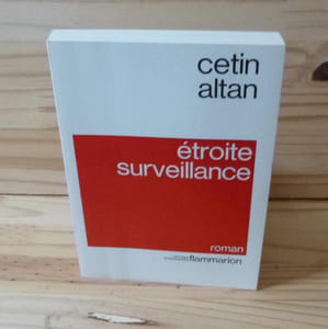 Étroite surveillance. Traduit du turc par Turan Gökaltay, Paris, flammarion, 1975.