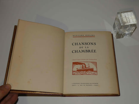 Chansons de la chambrée. Traduction de Albert Savine et Michel Georges-Michel, avant propos de Pierre Mac-Orlan, illustrations de Daragnès. L'Édition ...