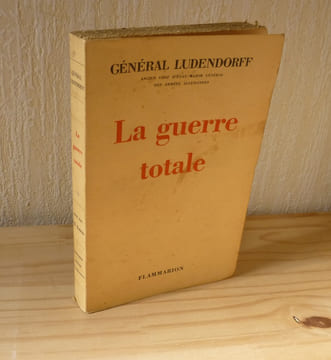 La guerre totale. Traduit de l'allemand par A. Pfannstiel. Flammarion. 1936.. LUDENDORFF, Général