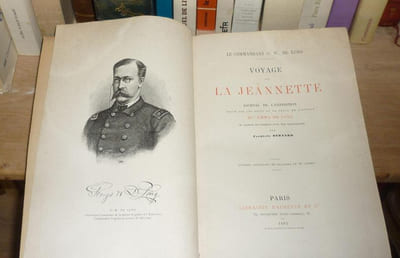 Voyage de la Jeannette. Journal de l'expédition édité par les soins de la veuve de l'auteur Mme Emma De Long et traduit de l'anglais avec son autorisation par Frédéric Bernard, ouvrage contenant 62 gravures et 10 cartes, Paris, Hachette, 1885.