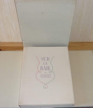 Sur la Baie. Nouvelles illustrées par Reynold Arnould. Paris. Stock. 1946.. MANSFIELD, Katherine