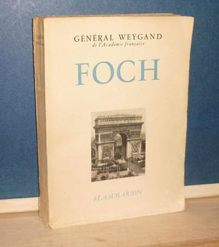 Foch, illustré de 20 pages hors texte et de 7 cartes, Paris, éditions Flammarion, 1947.. WEYGAND (Général)