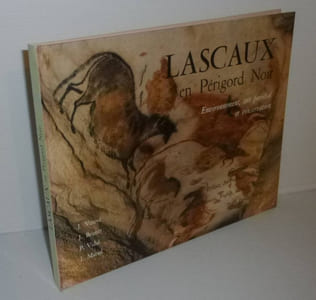 Lascaux en Périgord Noir. Environnement, art pariétal et conservation. Préface de Pierre P. Grassé. Textes, français, english, deutsch, espanol. Fanlac. Périgueux. 1982.