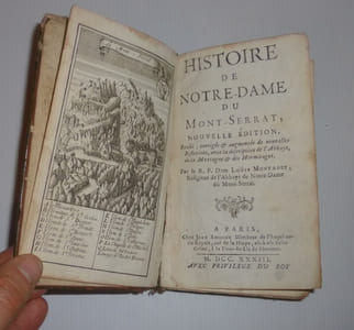 Histoire de Notre-Dame du Mont-Serrat, nouvelle édition, revue, corrigée et augmentée de nouvelles réflexions avec la description de l'abbaye de la montagne et des Hermitages. Paris. Chez Jean Anisson. 1733.