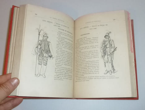 La France militaire illustrée. Diverses organisations de l'armée - Armures et costumes - Armes - Drapeaux - Décorations et ordres militaires. 360 ...