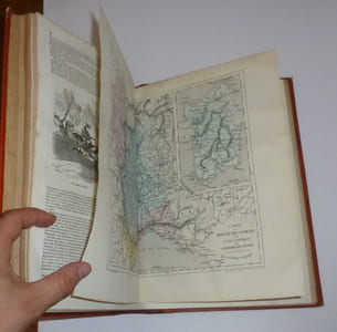 Histoire de la guerre d'Italie illustrée par Janet-Lange. Solferino. Paris. Gustave Barba. Sans date. (Vers 1860-1865). Suivi de Charles Paya. Histoire de la guerre d'Italie., illustrations de Janet-Lange. Paris. Barba. 1860. Suivi de RICCIARDI, Joseph Histoire d'Italie illustrée par Charles Mettais. Paris. Barba. Suivi de LA BÉDOLLIÈRE, Émile de. Histoire de la guerre d'Italie. Villafranca. Paris. Barba. Suivi du même : Naples et palerme ou l'Italie en 1860. Paris. Barba. Suivi de : GENOUX, Claude. Histoire de Savoie, Piémont, et Sardaigne, précédée d'une notice sur la vie et les oeuvres de l'auteur, par Eugène Sue.