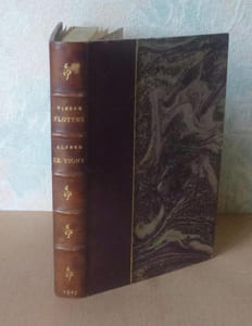 Alfred de Vigny, nombreux documents inédits, ouvrage orné d'un portrait, librairie académique Perrin, 1925.