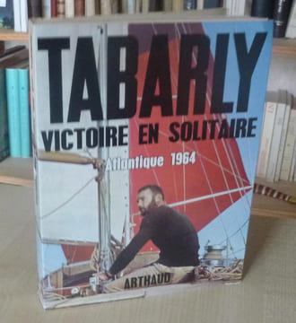 Victoire en solitaire Atlantique 1964, 82 héliogravures 46 dessins et cartes, Collection Mer-Arthaud, Paris, Arthaud, 1964.. TABARLY (Éric)