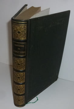 "Histoire de l'École navale et des institutions qui l'ont précédée par un ancien officier [Pech de Cadel] ; avec lettre du vice-amiral Jurien de la ...