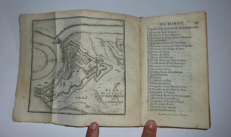 Estat présent de l'empire de Maroc. A Paris. Chez Michel Brunet. 1694.. PIDOU DE SAINT-OLON, François