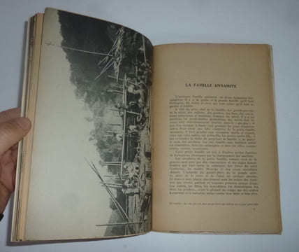 L'Annam. Pays du rêve et de la poésie. Lettre préface de Paul Claudel. J. Susse. Paris. 1945.. TRAN VAN TUNG
