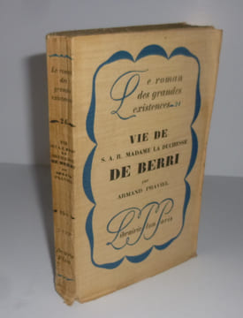 Vie de S.A.R. madame la duchesse de Berri. Le roman des grandes existences - 24. Paris. Plon. 1929.. PRAVIEL, Armand