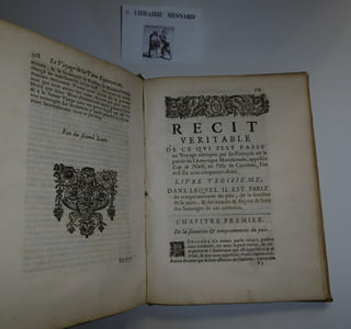 Voyage de la France équinoxiale en l’isle de Cayenne entrepris par les françois en l’année M. DC. LII. divisé en trois livres : le Premier, contient l’établissement de la Colonie, son embarquement, & sa route iusques à son arrivées en l’Isle de Cayenne. Le Second, ce qui s’est passé pendant quinze mois que l’on a demeuré dans le païs. Le Troisieme, traitte du temperament du païs, de la fertilité de la terre, & des moeurs & façons de faire des sauvages de cette contrée, avec un dictionnaire de la langue du mesme païs - Paris. François Clouzier, 1664.